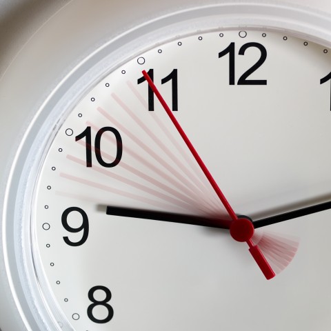 In England you say 3 pm, when in Russia it's 15 hours - could you explain  please how you say midday and midnight, like when it's 12 am and when it's 12  pm?