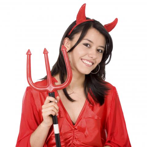 Женщина в костюме красного дьявола
