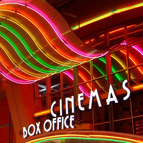 Кинотеатр с неоновой подсветкой