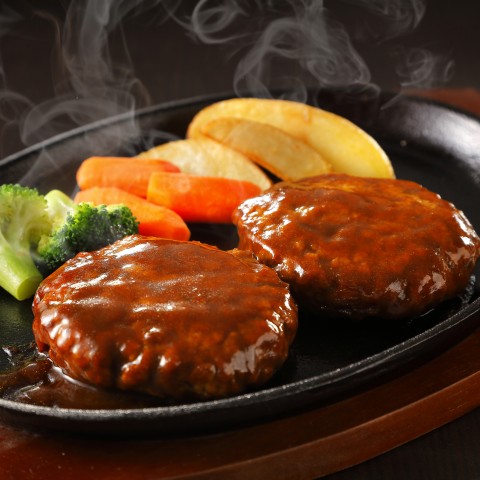hamburger steak, beef, patty, meal, food, japanese, cuisine, vegetables, hot, brocolli, carrots, omelette, gravy, meat