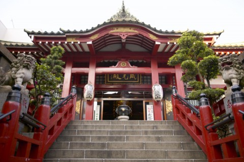 Japanese temple entrance with stone guardian statues
